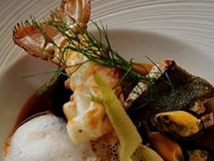 Langoustine rôtie, saint-pierre et jus d’une bisque