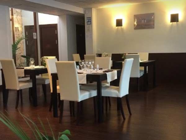 HOTEL - RESTAURANT - LES PLATANES